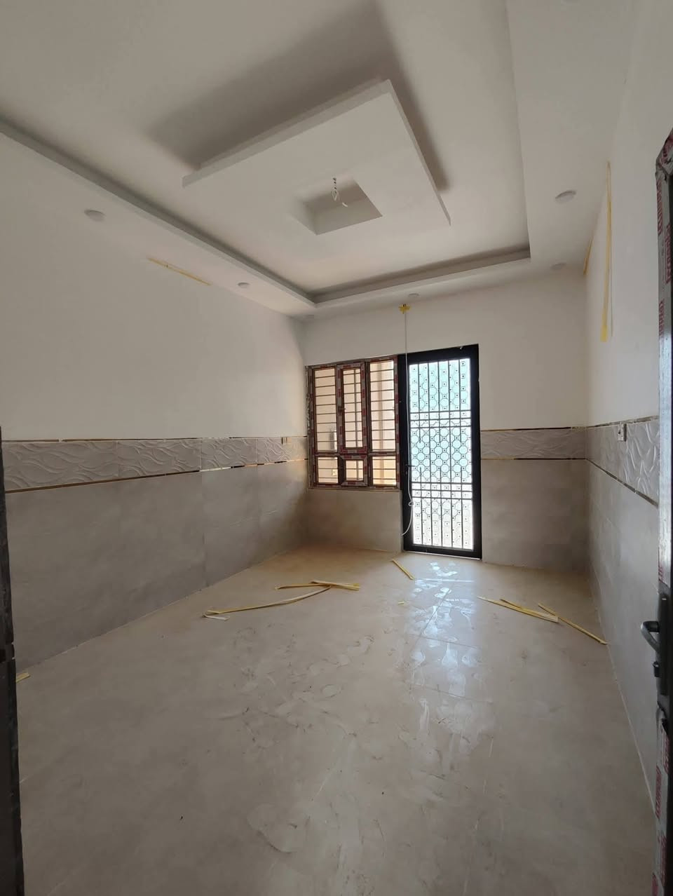 🔹داران للبيع في حي #الميثاق🔹
- مساحة كل دار : 100 متر واجهة 5 متر
- شارع تبليط
- بناء حديث زيرو 
- سند طابو 

🏠 تفاصيل كل دار :- 
الطابق الاول :غرفة نوم، هول، مطبخ ، استقبال، صحيات ، كراج 
الطابق الثاني : غرفة نوم ، هول ، صحيات  
السعر والتفاصيل داخل قناة التلكرام : 
https://t.me/baet_alhadhara
_______________________________________________
للاستفسار:- 
***********
*********** 
مراجعة مكتب بيت الحضارة للعقار:
 عنوان المكتب سايدين حي الوحدة قرب مول سانكو 2
