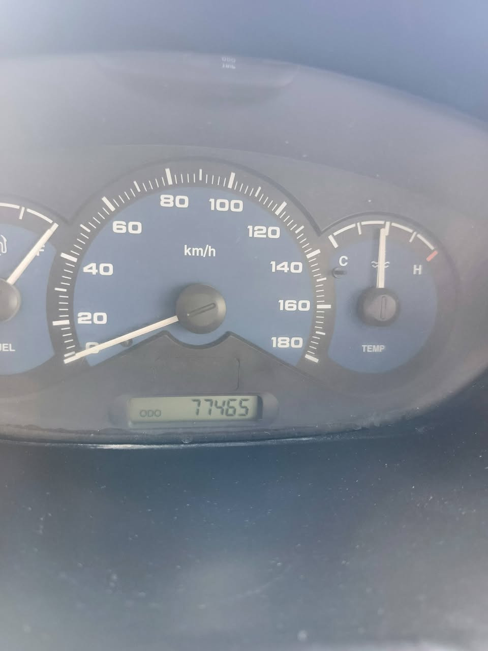 السيارة بدون صبغ
مكينة ما مفتوحة
سنوية وهزة جديدة شرط التحويل 
السيارة ماشية 70
طخم تايرات جديد 
السعر ٦٨ وبيها مجال قليل
للتواصل ***********
