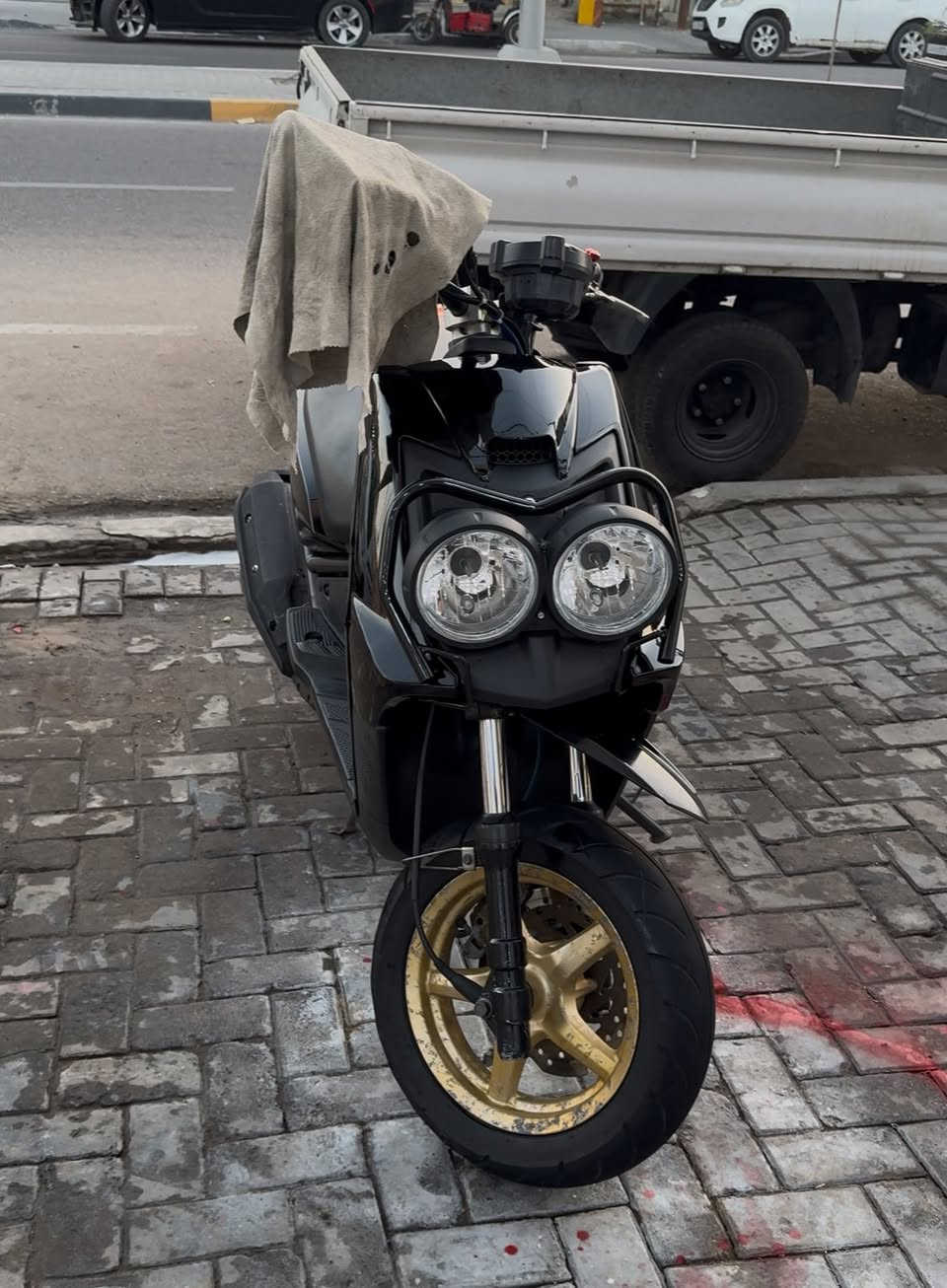 السلام عليكم للبيع دراجه سكنس جبلي فحل مديل 2015 دراجه مزوده كلجات و مدكر امامي و خلفي وستيرن تخبل مكاني بصره القبله السعر مليون و600 رقم  الهاتف ***********
