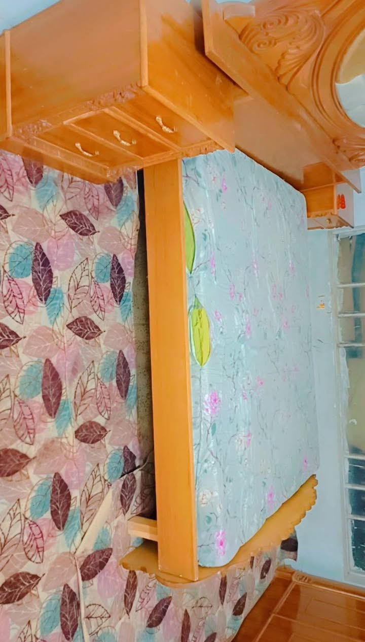 غرفه اخشاب نظافه 95بل ميه للبيع ***********
شرط جديده وما بيها اضرار 
عنوان كوت الخاجيه
