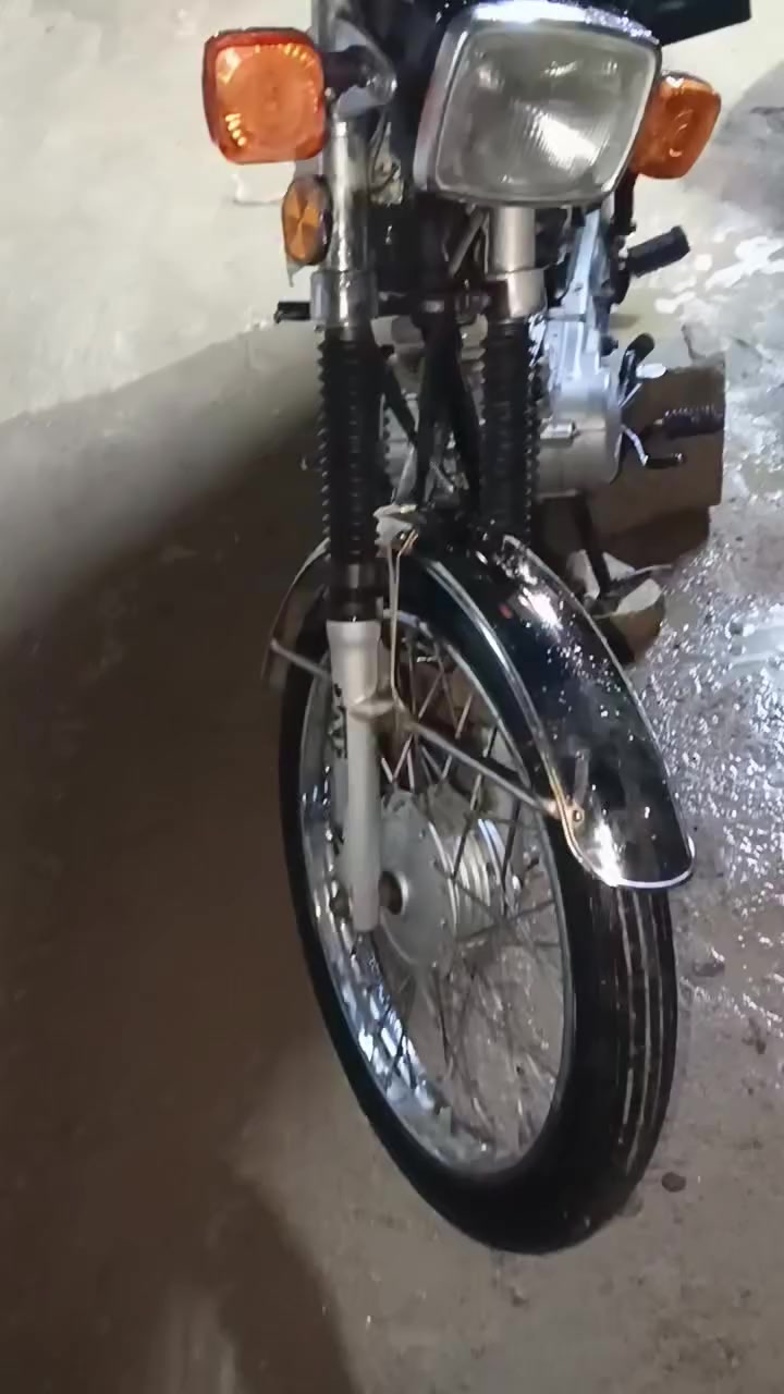 سلام عليكم شباب دراجه يراني أوراق اصولي دراجه مرتبه مفوله شوفت عنك بس خلل بل مكينه تنقط دهن 950بيه مجال مكينه ما مفتوحه تواصل***********
