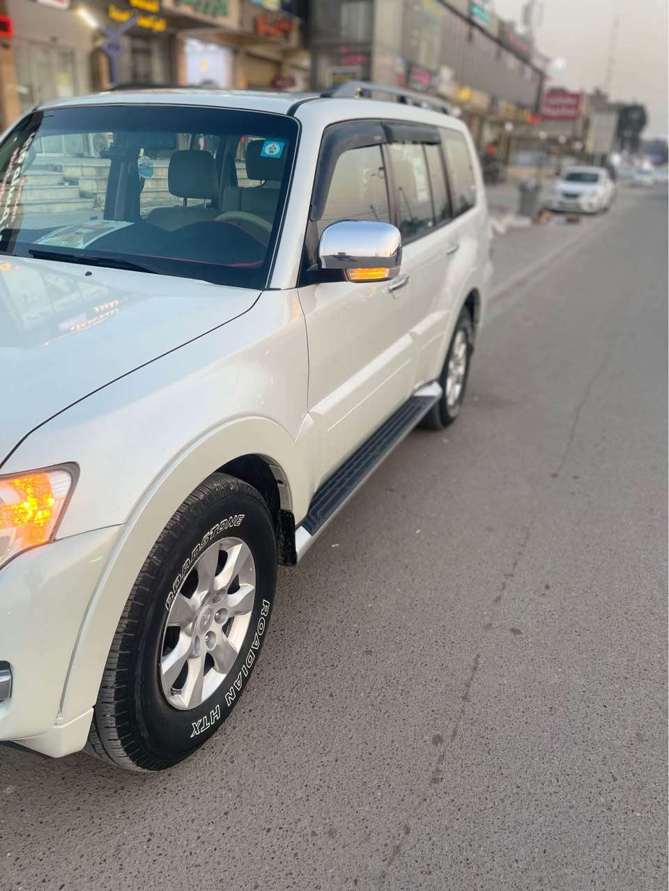 السلام عليكم 
باجيرو موديل 2015صدفي حبتور
ماشية 143الف
محرك كير مكفولات
بيه بنيد صبغ ودعامية بدون دواخل 
السيارة رقم بغداد 
السيارة نظيفة على وضع الشركة 
السنوية بأسمي 
 
اتصال :*********** بغداد, العراق
