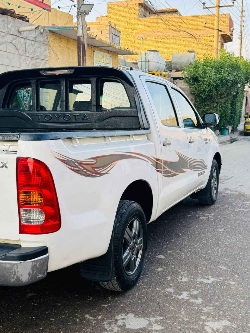 السلام عليكم بيكم للبيع موديل ٢٠١١ السياره باسمي عنواني بغداد المعامل اني مكلف بالنشر رجاءً الي يشتري يتصل على صاحبها رقم تليفونه *********** السعر ١٦٥ وبيها مجال
