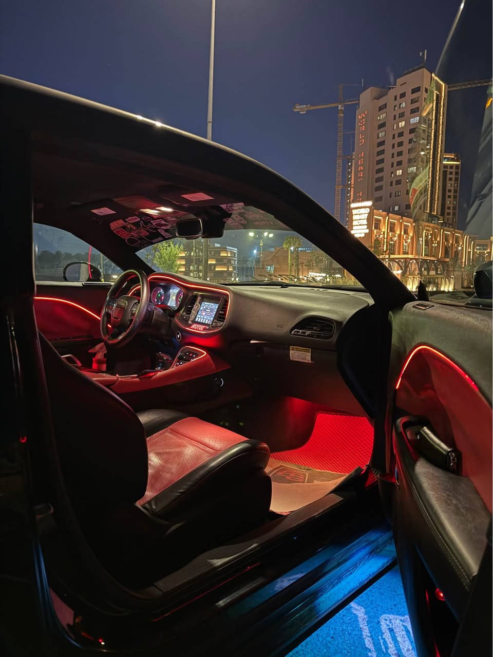 جالنجر Rt2017 سياره جديده  واي نقص مابيها ومكينه تشك الكاع بيها وماشيه60 الف فقط من النوادر تلكى هيج موديل ونظيف ومكفول  وعليها نصبه كلش حلوه و قطعتين بيها بس  لحد يقارنها بل مهجومات كلشي بسعره عنواني البياع عجبتك تفضل اتصل ***********
عليها برجمه ايكل البطل
عليها اناره سستم كامل 
عليها ويل نجمه خسفه تو سايز سلفر بغداد, العراق
