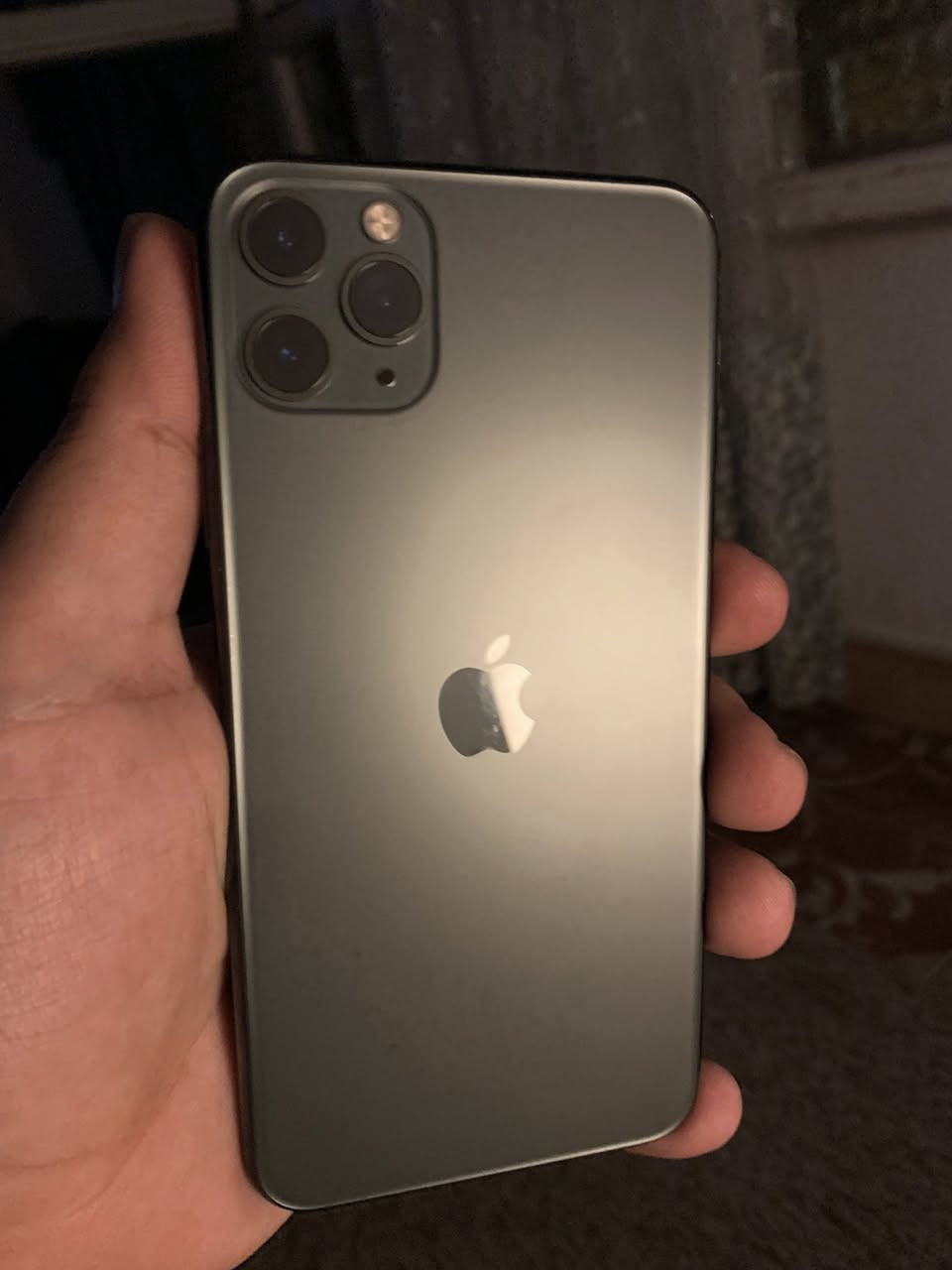 للبيع ايفون 11 برو ماكس الجهاز نضيف مبدل بطارية فقط وبطاريتة 89% ذاكره 512 كلشي بي شغال رايده 380 قفل 🔒الشراي يتواصل ***********
