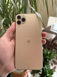 ايفون ١١ برو ماكس • ٢٥٦ • نضافه ٩٩٪