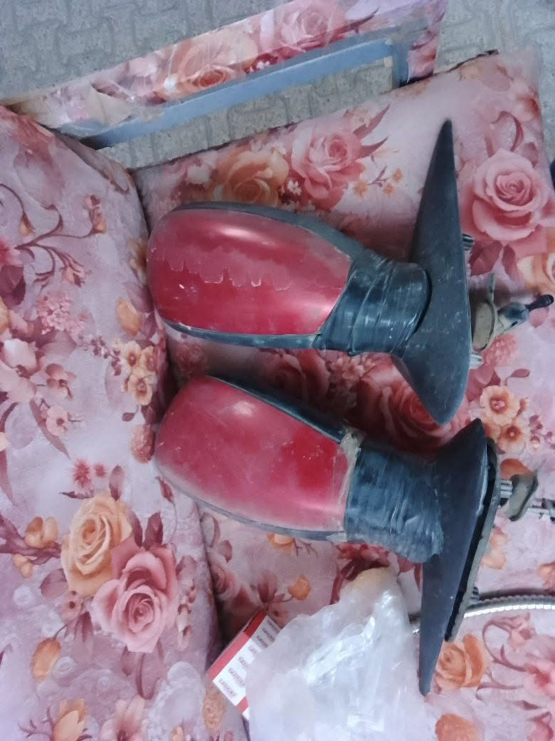 نوزلات مع مسطرة شرط شغل ومرايات ويده لايت بس دكمه هورن ماشغال  وموجود قبغ مال فيوزات صاير جوى استيرن للبيع مكاني موصل توصيل ماعندي اخوان يفيدهم يدفع سعر بما يرضي الله وياخذهم بالعافيه


**إذا كنت صاحب هذا الإعلان وتريد حذفه لأي سبب، رجاءا أرسل رسالة إلى الدعم الفني**