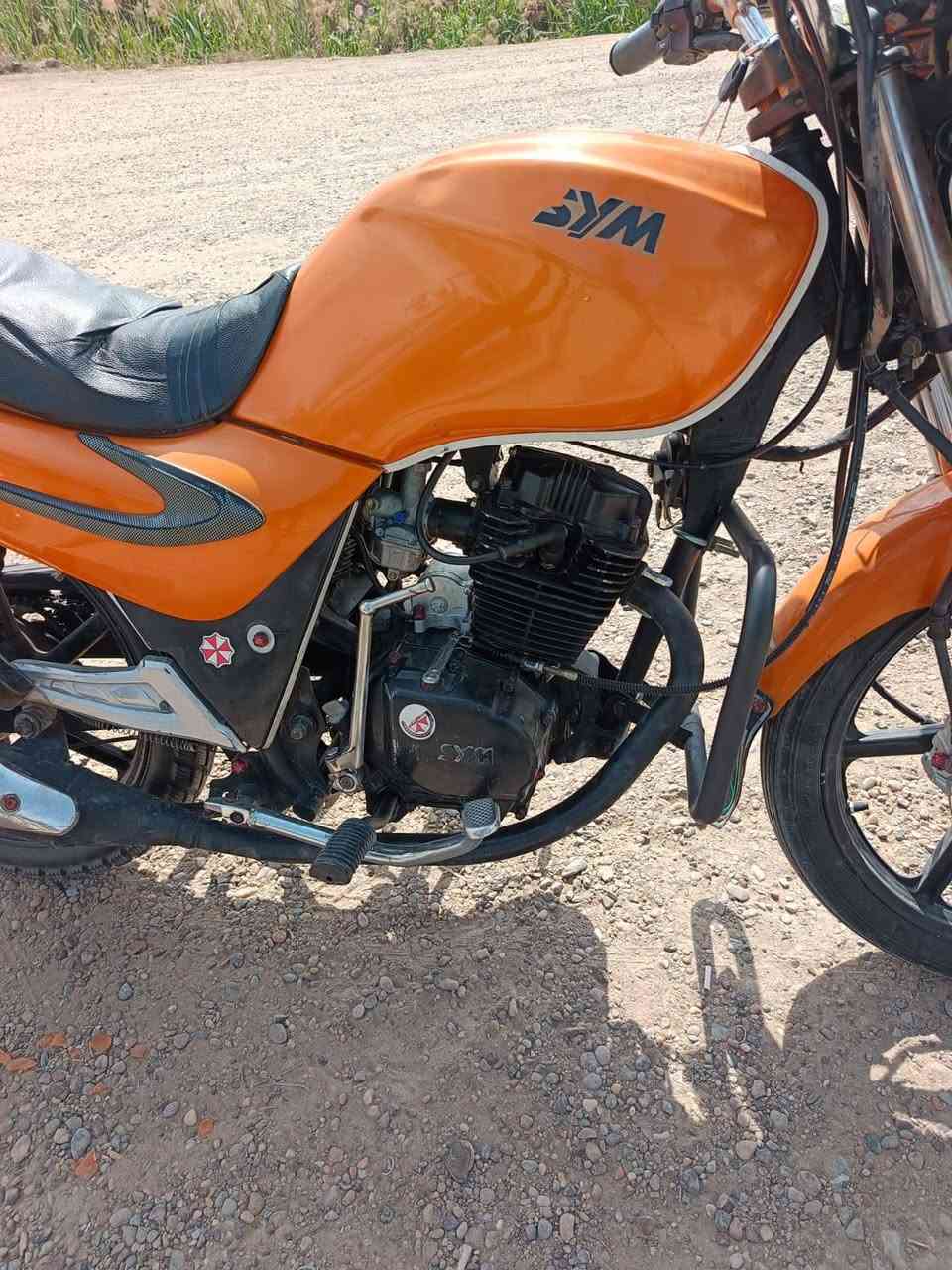 السلامة عليكم سايم البيع كامل من كلشي برقي واحد متخلي علي كهربايات كله شقاله لايت زنون مكفول كفالله عامه تخم تاير السعر 750وبي مجال الشراي***********
