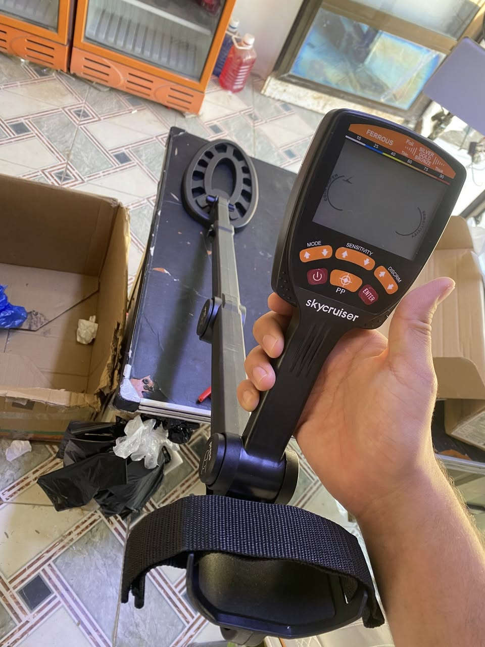 سلام عليكم                      اعلى سعر اييع توصيل جميع المحافظات متوفر
ا المنتج هو جهاز للكشف عن المعادن والذهب من العلامة التجارية Skycruiser. 
النوع: جهاز كشف المعادن تحت الأرض.
الوظائف: يتميز بالتعرف الذكي على الذهب والفضة والنحاس والحديد.
المميزات: يحتوي على شاشة LCD، خاصية التمييز بين المعادن، وتحديد دقيق للهدف.
الاستخدام: مثالي للبحث عن العملات المعدنية والآثار والمجوهرات.


**إذا كنت صاحب هذا الإعلان وتريد حذفه لأي سبب، رجاءا أرسل رسالة إلى الدعم الفني**