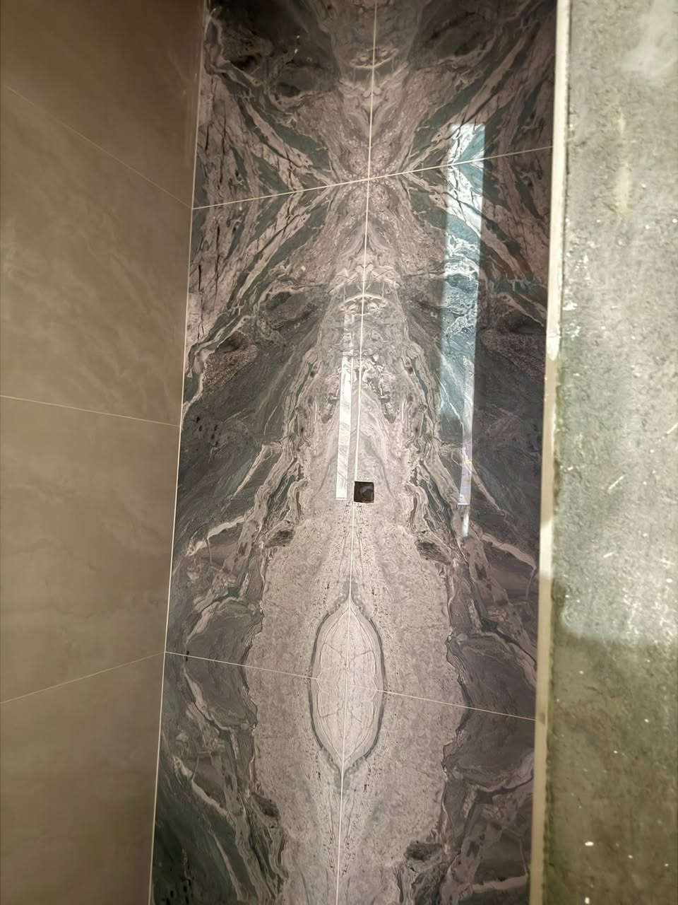 عملي في بغداد أتمنى أن ينال إعجابكم للاستفسار ***********
