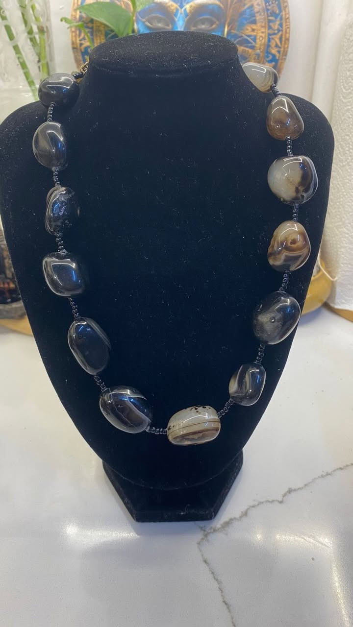 نوادر 
✨
ليست كل القطع تُخلق لتتكرر…

في عالم إيزيس،
هناك قطع تُصنع مرة واحدة فقط…
وكأنها اختارت صاحبتها قبل أن تُعرض.

💎 نوادرنا ليست مجرد أحجار،
بل طاقة نادرة…
حضور لا يُشبه أحد…
وقصة لا تُروى إلا لمن يمتلكها.

كل تفصيلة فيها خُلقت بعناية،
لتكون لكِ وحدك…
لا نسخة ثانية، ولا روح مشابهة.

✨ إن شعرتِ بأن قطعة نادتك…
فهي لكِ بالفعل.

— إيزيس | حيثُ الفخامة تبدأ من الطاقة


**إذا كنت صاحب هذا الإعلان وتريد حذفه لأي سبب، رجاءا أرسل رسالة إلى الدعم الفني**