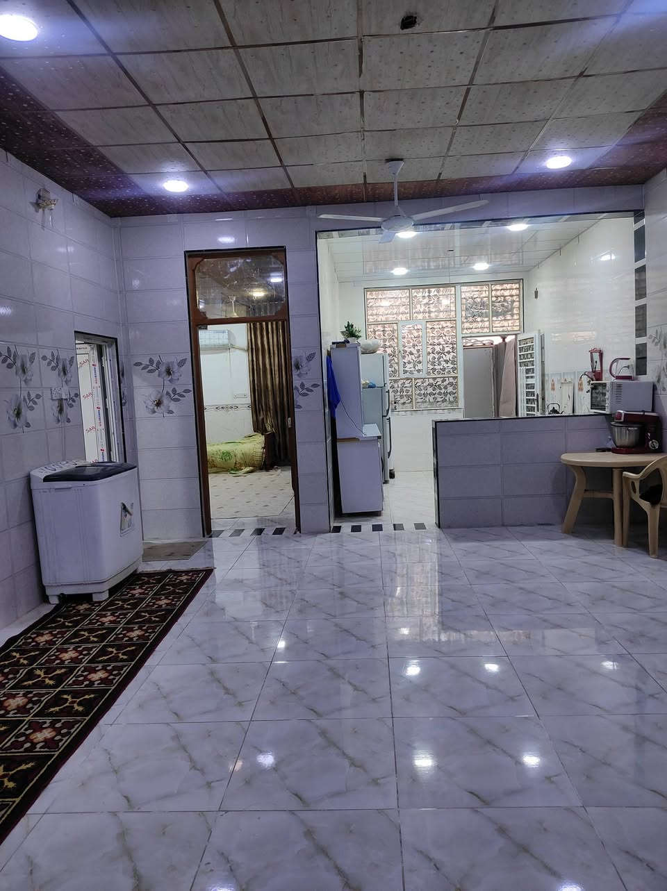 العنوان طريق نجف كربلاء قرب عمود 130
البيت للبيع ب55 بي مجال بسيط جداً 

جهه يا حسين شارع الأكاديمية 
 سند 25 قرار محكمه 
بناء طابوك جمهوري وسقف واساس كونكريت 
سيراميك كله ليفوك ارضيه بورسلين بيت جاهز من كلشي 

مساحه البيت  130 متر  

يحتوي على غرفه صاله استقبال مطبخ صحيات داخليه وخارجيه ومنور وسطح

شارع مبلط لحد باب البيت متوفره كافه الخدمات ماي كهرباء مدارس اسواق 

للبيع فقط لا ايجار ولا رهن
مستعجل على بيعته كلش بسبب ضرف
باقي الصور عالخاص
 ***********

مكتوب السعر والعنوان والمساحه والموقع كله ذاكرته فقط الشراي يتصل
