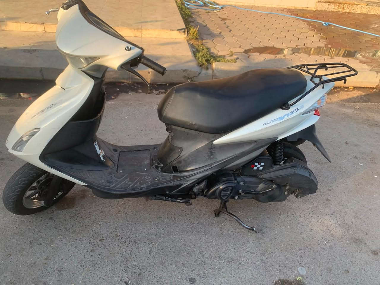 ادرس حديث ياباني نوزل للبيع
كفرات اصلية شاشة شغالة وكيلو متر استان حساس الدراجة كلهة كاملة جميع الكهربائيات المكينة مفتوحة رايمر والدراجة ناعمة كلش ماتنسمع السعر 600 وبيهة مجال 
رقمي ***********
