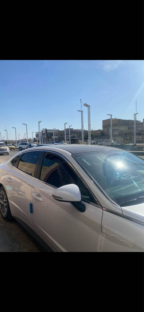 السياره خليجيجه موصفات عاديه بيها ويل كب حديث رادار مكينه 2500 
ضربتها طخه بلجاملغ والباب رجعتها ؏ البارد وبيها ملاحظات رصعات 
مكينه مفتوحة بس كلش حلوه ترايك لاربيل كير كفاله 
مال طالب ماتشتغل ابد
مراوس فقط 
كشنات برتقالي 
شاشه 
البانوراما انـةَ مسويها
للاستفسار *********** Singapore
