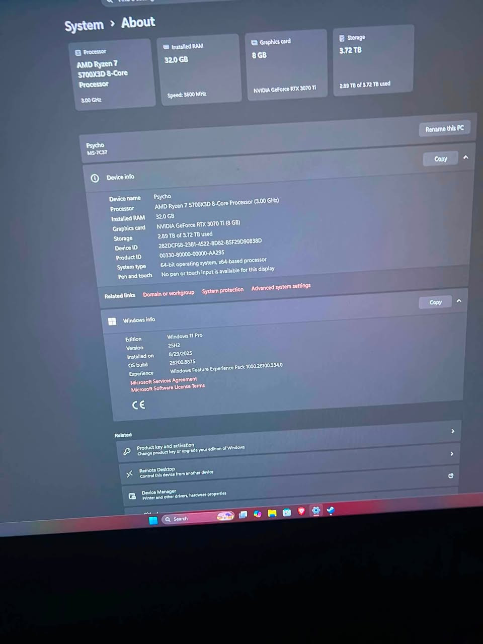 فقط الكيس للبيع 
المواصفات :amd ryzen 7 5700 x3d
كارت الشاشة 3070 ti كالاكس 8 گيكا 
الرامات 2*16 3600 mhz   كورسير فينجينس
CL 18 
المذر بورد MSI MPG X570 gaming plus 
الهاردات سامسونج nvme 980 pro 512 
2 تيرا ssd 
512 و1 تيرا twin moss
الكيس كولر ماستر 
والتبريد المائي كولر ماستر 360 
والبور سبلاي G700 gold كولر ماستر  
والعجين متبدل جديد ووندوز اصلي مفعل 
والكيس مثل مشوف الجامة ضايعة 
بغداد فقط 
السعر مليونين قفل 
***********
