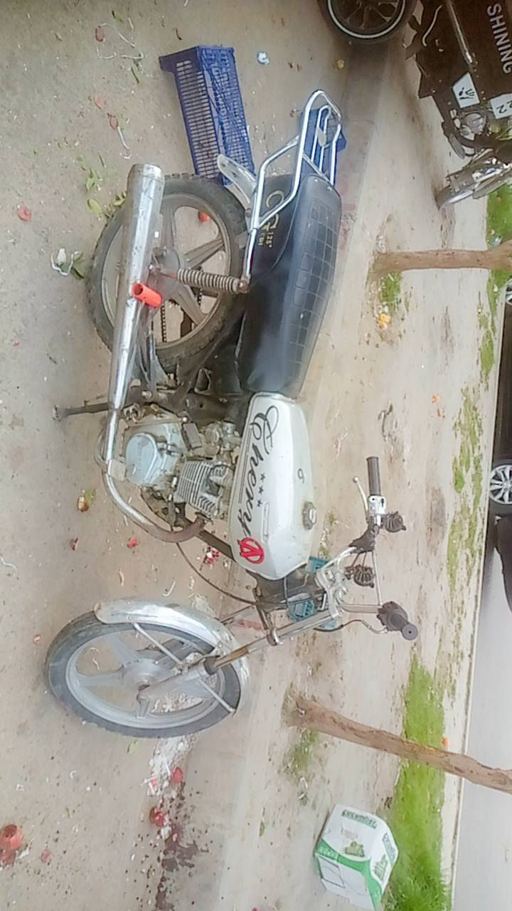 سلام عليكم دراجة للبيع 5 كير دراجة نضيفة وحلوة لا صرف ولا بخار ما ناقصهة شي شغل وطلع وين ميعجبك سعر 200 وبيهة مجال للطيبين مكاني كركوك حي النصر قرب مستشفى الولادة 
***********
