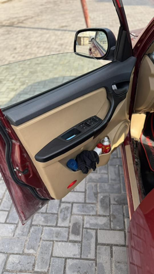 السلام عليكم ورحمة الله وبركاته:   نوع السياره : شيري (تيكو )
المنشأ: صيني 

الموديل : 12 شكل 13 

المحرك:(1800 )جديد هسة مبدلة قبل 3 اشهر الحمد لله ناعم .

نوع الگير : كهربائي (5 نمر )

باقي المواصفات معروفه بالتيگو (شاشه، فتحة سقف ، تقفيل الجام وقفل الفتحه وي تقفيلة السياره ، تحكم ستيرن إلخ)

تخم تاير جديد اصلي 

فلنجات ودسكات جدد 

عقل محرك جديد 

كلچات جديده اصلي 

چويتر جديد 

صالنصه جديدة 

دوشمة جديدة 

ارضية جلد اسود 

ملاحظه : (السياره مصبوغه عام للجماليه لانو چان بيها خياسات ب الأبواب والتصوير قبل الصبغ موجود)

الشراي يتصل رجائاً بس اليشتري يتصل فدوه لگلبكم الي ميعجبه المنشور خلي يعبر 

العنوان/بغداد مدينة الصدر 

*********** /هاتف
