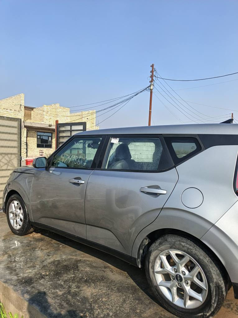 سيارة سول موديل 2023 
محرك 2000 دوش
4سلندر
قطعتين صبغ وتبديل
 شاصي ولغد مكفولات

سيارة فول
KNDJ23AU6P7853294 الشاصي مالتها 
السيارة بأسمي ومكاني بغداد/ الدورة 
*********** بغداد, العراق
