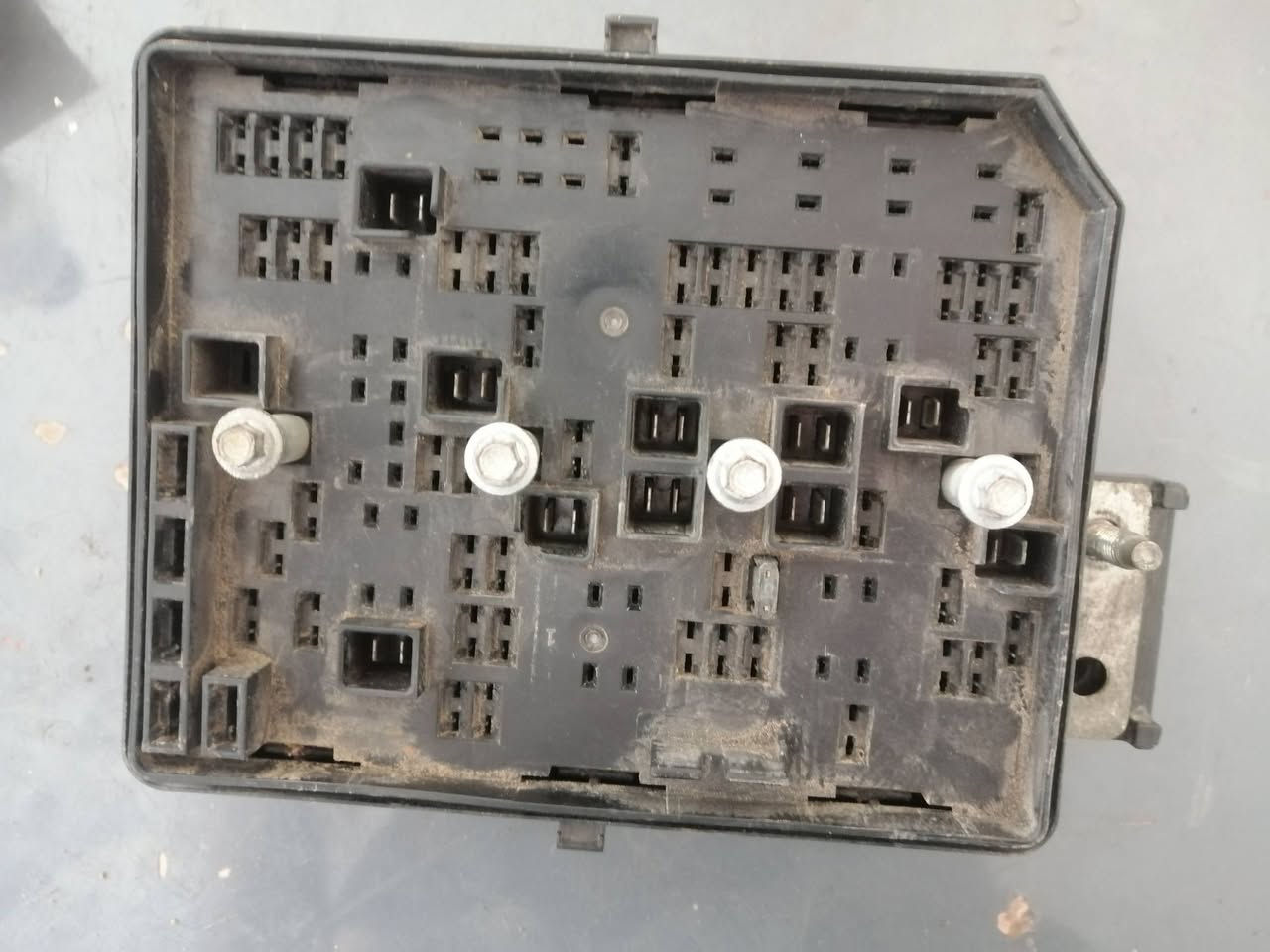 قاعدة فيوزات امبالا 2011 تشتغل غير موديلات للبيع تواصل *********** بغداد +توصيل
