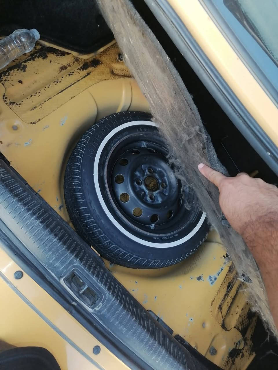 السلام عليك كيه ريو موديل 2010 شركه عامه أصل أصفر كير مكينه تبريد تخم تاير صدر جديد السياره جاهزه رقم بغداد هزه جديده مصفره هيئه وغرامات السياره فقط مشط ستيرن ينقص كل شهر شويه ينقص والجعجه مال الصالنصه فقط السعر 54 وبيهة مجال  بصيط مكان السياره قرب صيطرت الشعب القديمة *********** علمن السياره قطرت صبغ مابيهة فقط بارد بيهة
