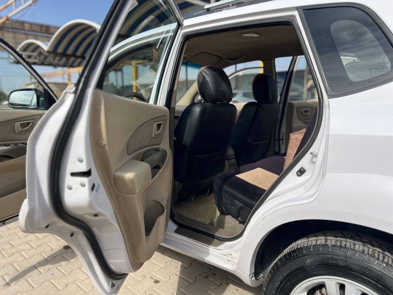 السلام عليكم...
توسان 2010 
خليجي
 شمالي والسنوية بأسمي
مكفولة 
محرك 2000 دوش
شاشة
كاميرا
كير 
محرك 
تبريد 
السونار مرفق مع الصور
السعر 125
العنوان/بابل/المحاويل
***********
