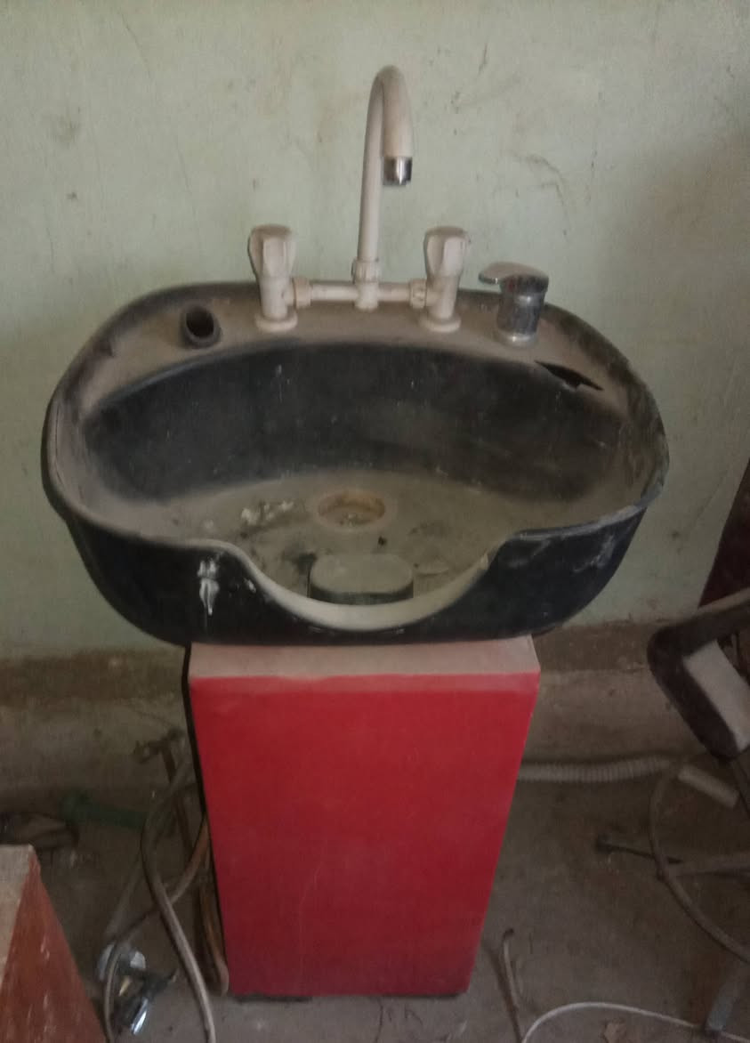 عندي غراض صالون لبيع كلهن شغالات بس يرادلهن تنظيف الكرسي 25والمغسله مال شغل 25 والمرايه 50


**إذا كنت صاحب هذا الإعلان وتريد حذفه لأي سبب، رجاءا أرسل رسالة إلى الدعم الفني**