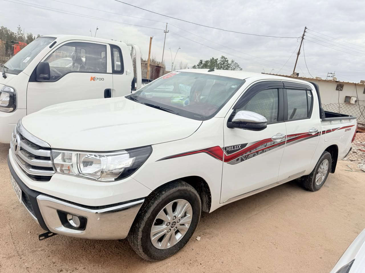 هايلوكس 2025 اوتوماتيك رقم اربيل ماشية 14 الف سيارة مكفولة بعدة بضمان الشركة السعر 295 ورقه مكاني البصرة سفوان *********** 
***********
