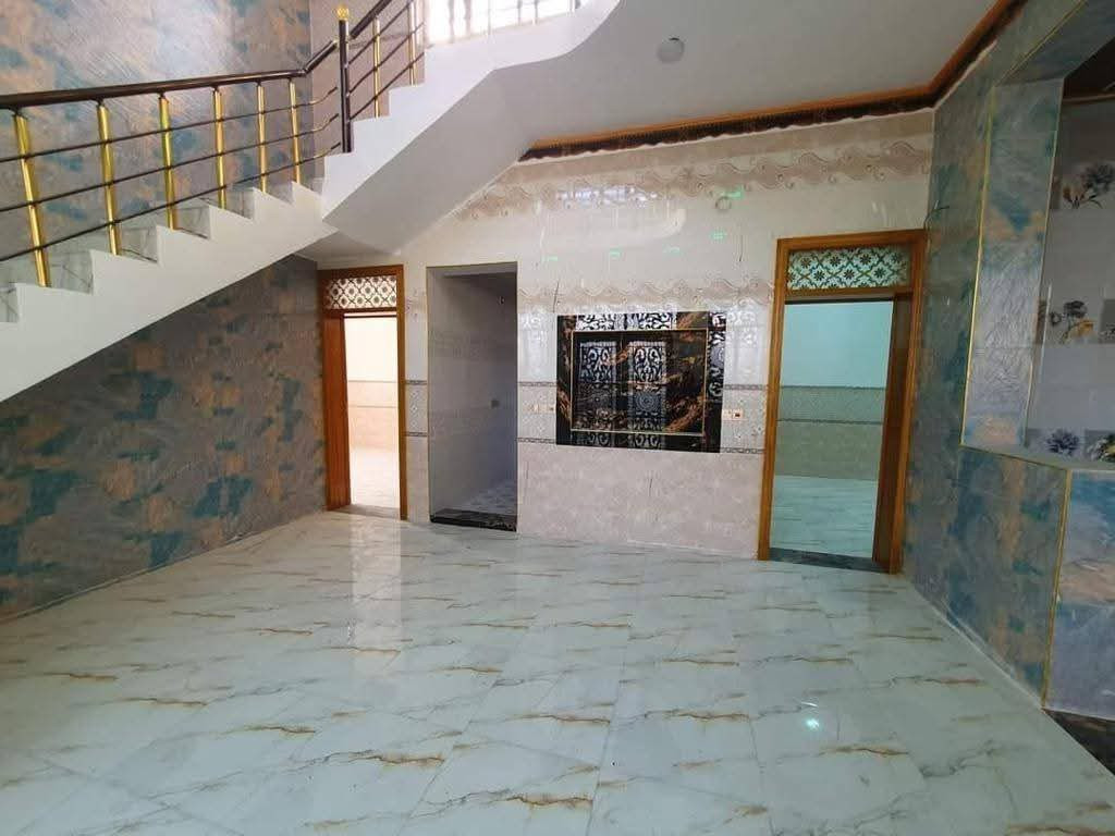 بيت للبيع ركن مساحه ٢٠٠متر بناء طابوق طابق ونص عنوان كربلاء مجمع سيد اسماعيل (القاطع الاول)يبعد عن الامام الحسين 5كم يتكون البيت من ٣غرف نوم استقبال صاله مجموعه صحيات كراج سياره حديقه+شلال داخل الطارمه للاستفسار تصال ع رقم ***********
