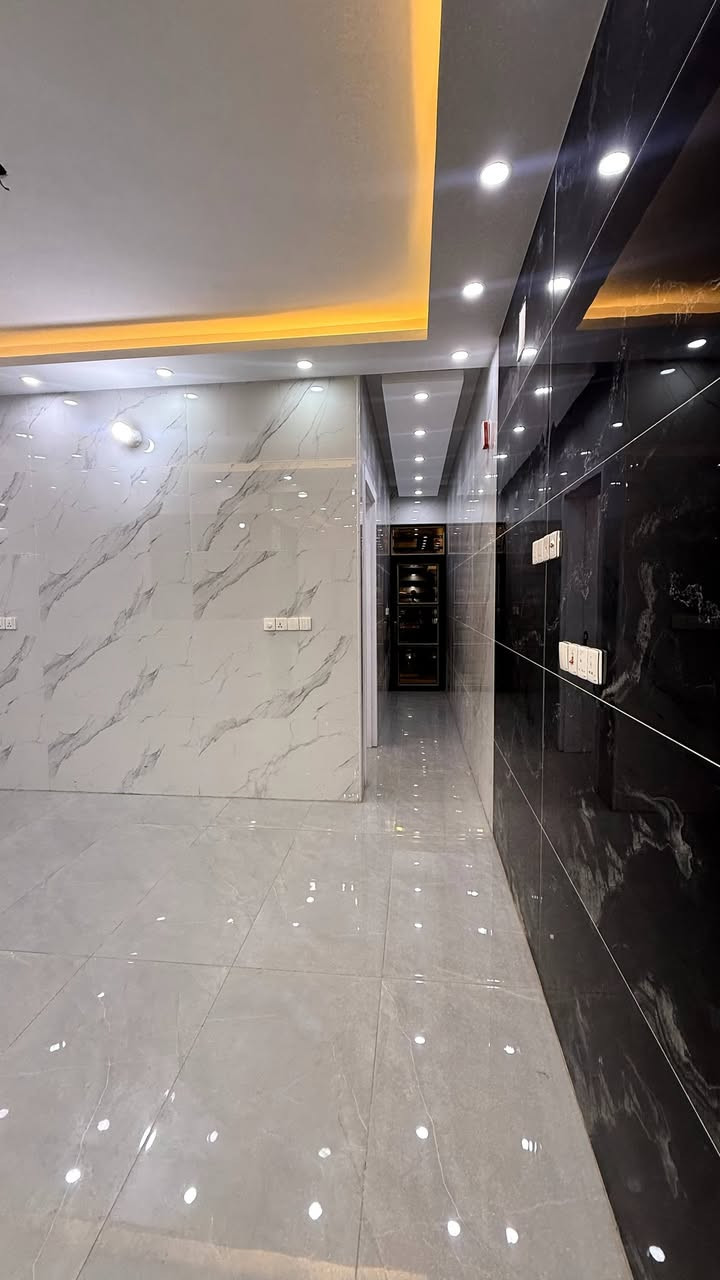 دار للبيع في منطقه الدوره -الاسكان طابو صرف سكني المساحه 100متر 
المواجهة 4.75 والنزال22
يحتوي على 4 غرف نوم -استقبال-مطبخ-خدمات عدد2
غير مسكون
ارضيه بورسلاين 60*120
للاستفسار الاتصال على ***********
***********
