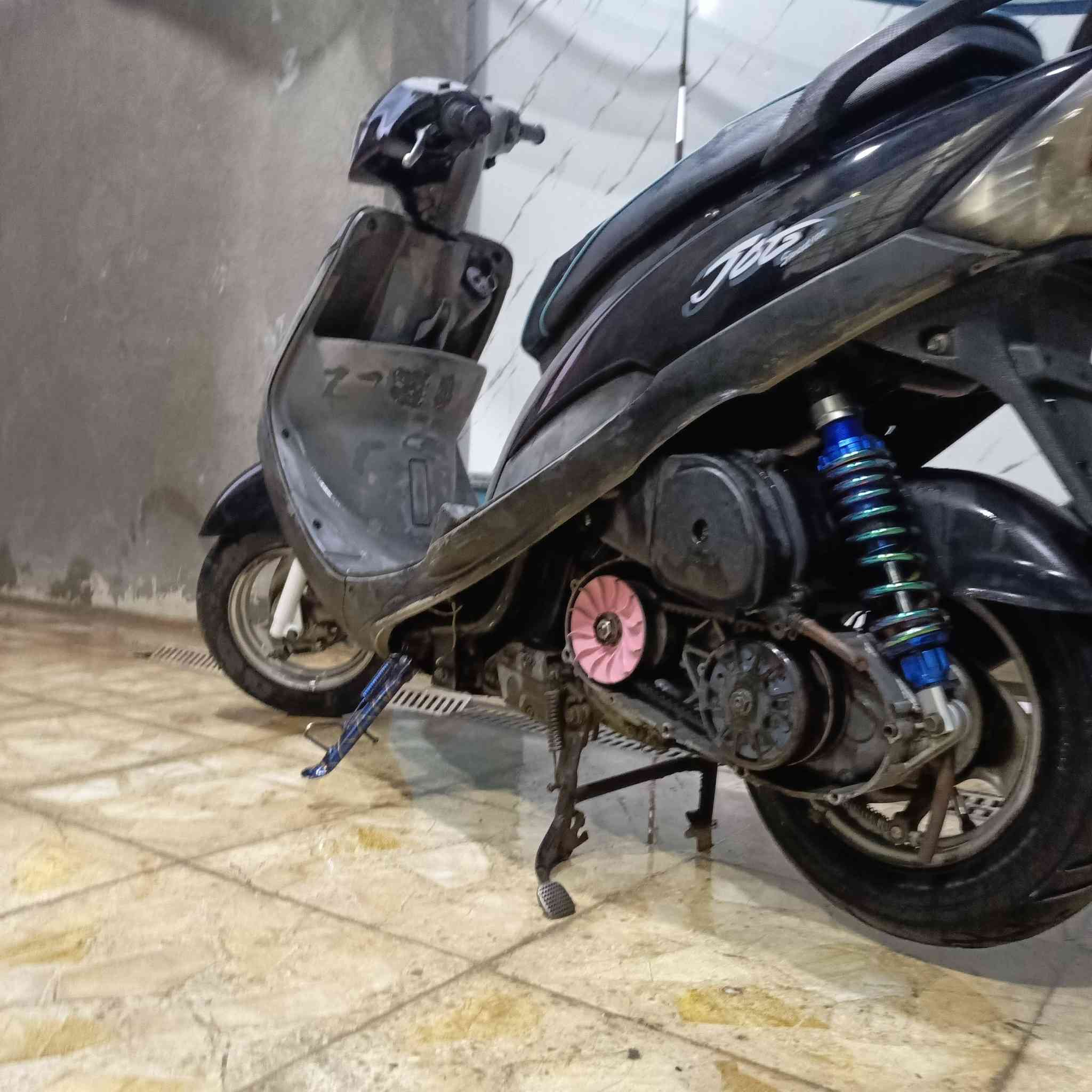 سلام عليكم دراجه منغولي للبيع مزدوه
دبل خلفي و كلجات رياضي خلفي و امامي و قبق فلاوين ار جس اس  
الدارجه مكينتها بلاديه و الملاح البيها يكتل
سعر الدراجه 850 
عنواني كربلاء حي القدس 
رقم التواصل و بي واتساب ***********
