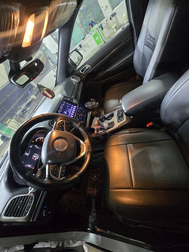 #جيب كلين تايتل ( 2019 ) ( Limited ) JEEP 
رقم اربيل  سيارة جديد 
‏‎مواصفات ليمتيد ( Limited) فول*****
‏ بصمة
‏‎فتحة صقف 
‏‎سندوق شفت 
‏‎- كشن خزن
‏كشن جلد
‏‎كشنات و سكان هيتر
‏‎ نضام   Eco + auto stop + auto break + sport
‏‎ لايد (ليد) شادلها عدسات 300$
‏‎كامره خلفية
‏‎حساسات خلفية 
‏ نقطة عمياء 
‏‎بروجكتورات
‏‎تايرات جديد
‏‎ # مكانها / كركوك 
‏‎رقم تلفوني ☎️ *********** 
‏‎ السيارة كلين تايتل مكفوله من كل شي #‏‎
السعر 295 بيها مجال شي قليل كركوك, العراق
