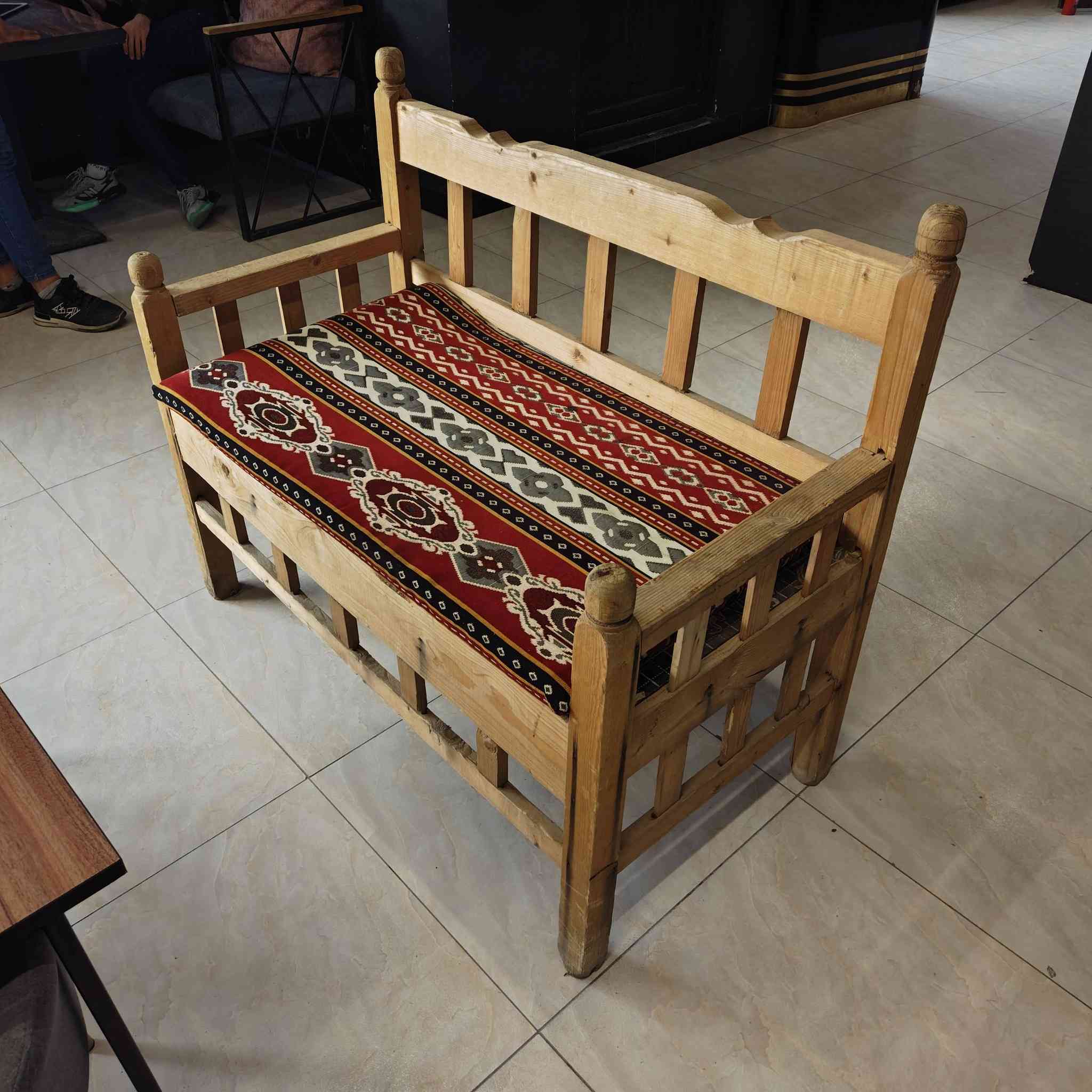 السلام عليكم ورحمة الله وبركاتة
قنفات +كوشه كوفي للبيع السعر 35 العدد 30العنوان بعقوبه الجديده شارع الطابو 
رقم الهاتف ***********
