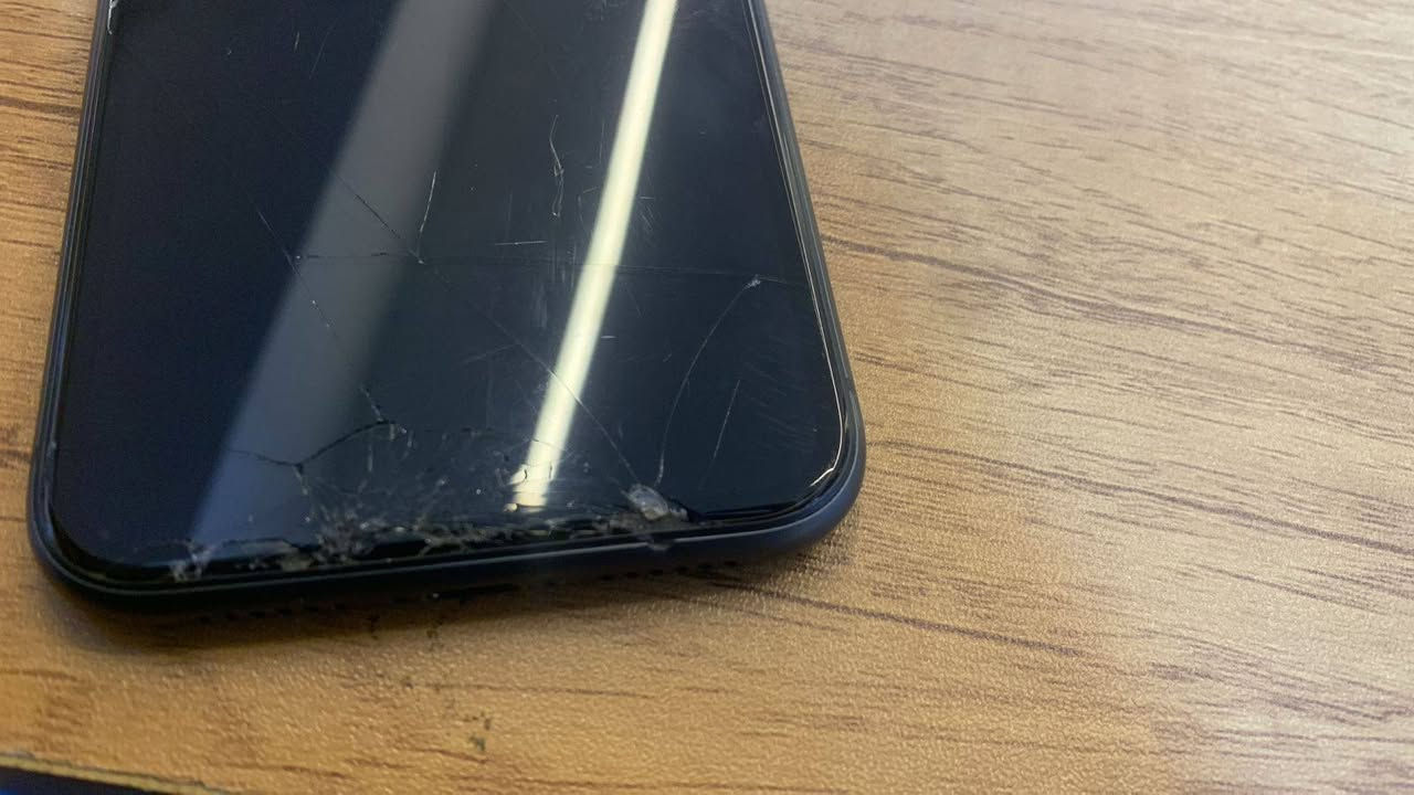 ايفون 11
سلام عليكم البيع ايفون 11 عادي ذاكرة 128 نموذج m بطاريه بلادي78  الشاشه فقط مفطوره  فيس ايدي شغال
المكان ديالى بعقوبه التحرير السعر180بي مجال*********** كارتونه ويا كيبل
