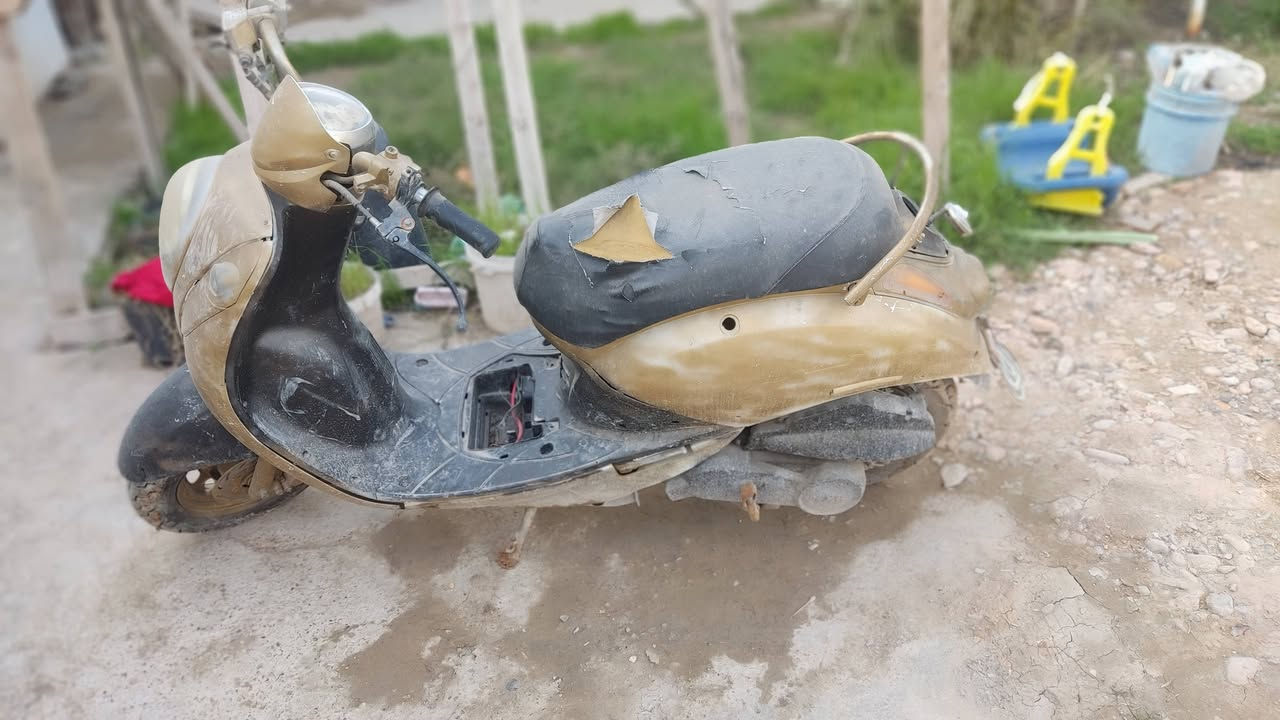 سلام عليكم شباب عدي هاي الدراجه البيع وسعرهه مناسب نقصهه بس كابريتر الشراي يتصل عل الرقم ***********
