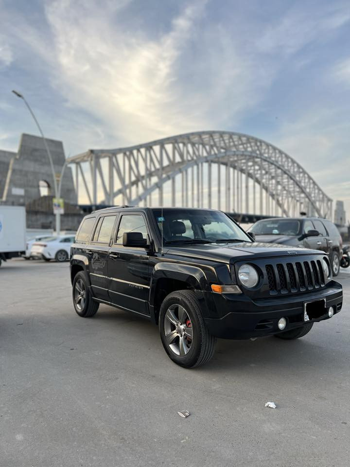 السلام عليكم
Jeep 2016 sport SE
  كراسي تدفئة مانع انزلاق تحكم ستيرن سستم صوت كير مكينه تبريد بحاله جيده  رقم دولي مكينه اربع سلندر 2.4  لون أسود  السيارة بأسمي مداور ثاني يوم للتواصل ***********
