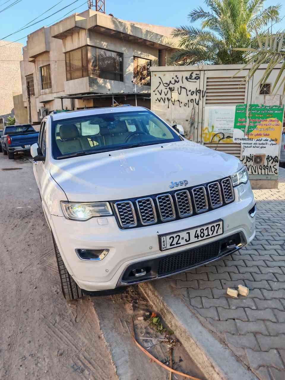 جيب شيروكي اوفرلاند 2018 فول مواصفات للبيع
خليجي (V6)، 3600 شركة هارلم ماشية 70000 كم 9رقم اربيل
المحرك: 3.6 لتر .5 راكب 
ناقل الحركة: أوتوماتيك 8 سرعات.
نظام الدفع: رباعي دائم 4×4.
خزان الوقود: 93 لترًا تقريبًا.
نظام التعليق الهوا ئي ( جكات ) رفع وخفض السيارة.
نظام Selec-Terrain (ثلج، رمل، طين، صخور، أوتوماتيك).
تبريد قطتتين
مري؛ شفط مع اشاير بالمري
دوسات جانبية
شاشة لمس 8.4 بوصة Uconnect
شاشات خلفية
نظام ملاحة.
                                                       Apple CarPlay .
نظام صوت Alpine .
مقاعد جلد فاخرة.
تدفئة وتبريد للمقاعد الأمامية.
تدفئة للمقاعد الخلفية.
تدفئة للمقود.
فتحة سقف بانورامية.
باب خلفي كهربائي.
كاميرا خلفية وحساسات أمامية وخلفية.
مثبت سرعة.
تأيرات حجم 20.
مصابيح LED أمامية ونهارية.
وغيرها من المواصفات 
السيارة نظيفة عدا ييها بابين السكن عكس السائق مبدلات نفس اللون والجاملغ الأمامي الأيمن مصبوغ مكان السيارة بغداد الاعظمية
السعر 21000 $  للاستفسار الرقم
                        *********** واتساب
