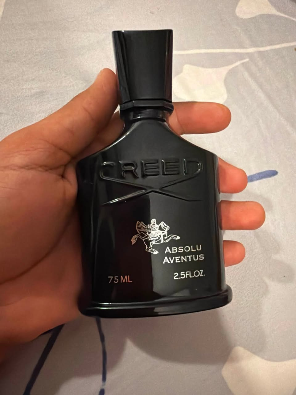 السلام عليكم
من افخم الروائح على الإطلاق
للبيع عطر كريد أبسولو أفينتوس (Absolu Aventus) – إصدار ماستر مصدّر 2024

✨ إصدار: 2024
✨ مصدر الشراء: رافعت القطبي
✨ الحجم الأصلي: 75 مل
✨ المتبقي: كما هو موضح في الصورة
✨ الحالة: نظيف جداً ومحفوظ بعناية.

يتميز هذا الإصدار برائحة فاخرة تجمع بين النفحات الفاكهية المنعشة والأخشاب الدخانية مع لمسات من التوابل والعنبر، بثبات وفوحان ممتازين، ويعد من أكثر الإصدارات طلباً لعشاق كريد.

💰 السعر المطلوب 150 الف فقط 

📞 للتواصل واتساب أو اتصال:
***********

ملاحظة: البيع بسبب تقليل مجموعة العطور، والعطر بحالة ممتازة كما هو موضح في الصور.
