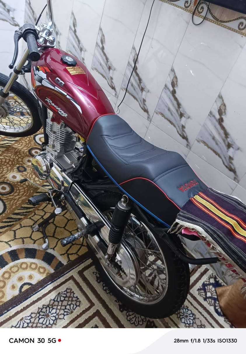 سلام عليكم دراجه تيربو صارله شهرين معمره مكفوله كفاله عامه جديده مثل ماموضح بصوره بدون اوراق السعر 700 وبيه مجال بصيط 
الستفسار ***********
