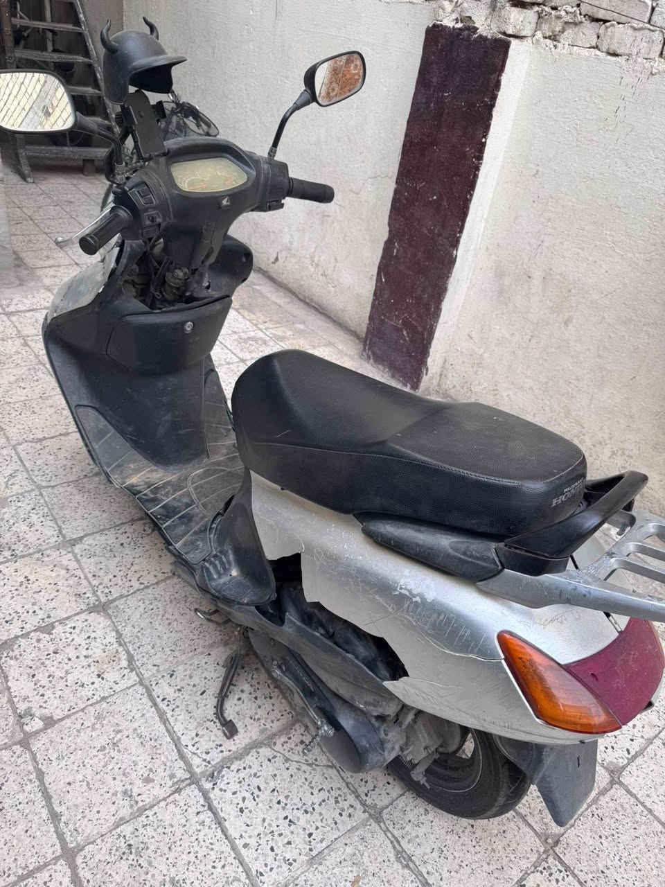 سبيسي ياباني 
دراجة تجفيت درجة اولة بوش وبستم (بدون فشك) 
دراجة نضيفة تمشي وتشتغل مابيهه شي فقط كفرات مكسرة دراجة لا تنقص ولا تبخير 
تايرات امامي خلفي جدد نكرة الدراجة 
مكاني بغداد الشعلة حي الجوادين 
السعر 225 وبيهه مجال. بغداد, العراق


**إذا كنت صاحب هذا الإعلان وتريد حذفه لأي سبب، رجاءا أرسل رسالة إلى الدعم الفني**