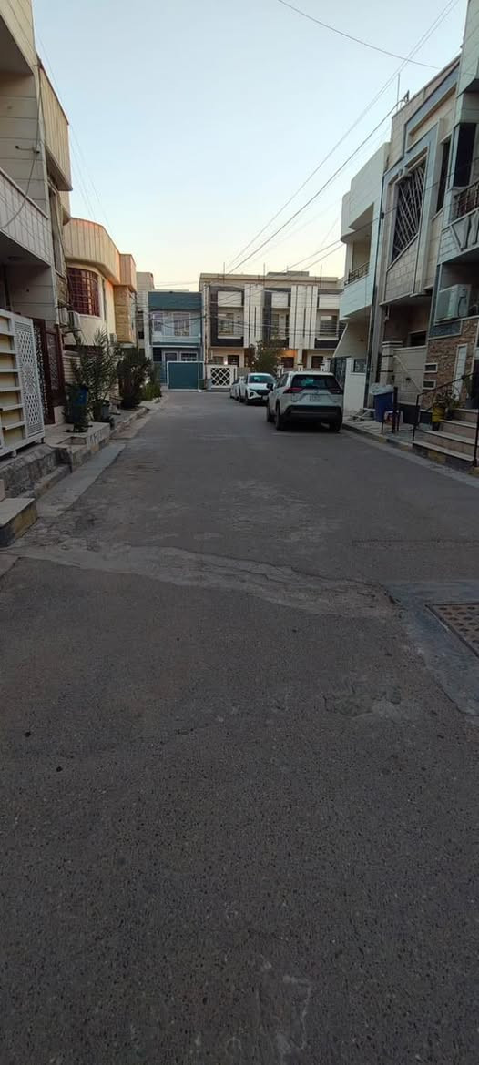 للبيع في السيدية لدى مكتب القيسي للعقار
المساحة 60م²        واجهه 5م          نزال 12م

يحتوي البيت من ثلاثة طوابق مدخلين اربع غرف نوم 

#الطابق_الارضي مدخلين وغرفة نوم وصالة ومطبخ وخدمات 
#الطابق_الاول غرفتين نوم وخدمات 
#الطابق_الثاني غرفة نوم

الواجهة تطعيم والأرضيات مرمر 

📍الموقع السيدية مربع الكهرباء

    #أعرض_عقارك_بايدي_أمينة✅

           #نتشرف_بحظوركم_الى_مكتبنا✅

#نستقبل_كافة_عروضكم_البيع_والايجار 🏠

#يوجد_عروض_اخرى✅

اتصال على الرقم المكتب

***********

*********** 

👇🏼👇🏼👇🏼👇🏼
                        مكتب القيسي للعقار 
السيدية ⬅️ شارع المركز مقابل التفاح الاخضر

🔴 نكفيك عناء البحث ✔️ لتمتلك عقارك

عندك بيت 🏠 وحاير شلون تبيعه نحن نجيبلك المشتري وبسعر الذي يناسبك

عندك بناء 🏗️ وما عندك وقت تبني نحن نبني لك بأسعار تنافسيه وبكوادر هندسيه مع توثيق مراحل العمل بالتصوير حتى تكون مطمئن
