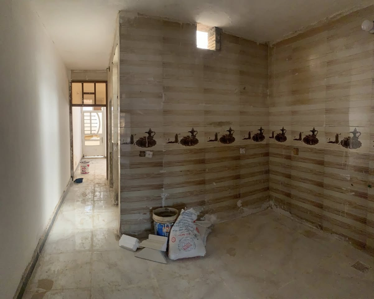 بسعر مناسب جدا🔘
مشتمل 77 متر طابو ملك صرف سكني🔈🔈

موقع مميز طابق واحد 
الشارع 20 متر 
كافه الخدمات متوفره ▪️▪️
البيت مدخلين 
استقبال مطبخ غرفه نوم وصحيات 🔲
السعر 55 🤲🤲
***********
