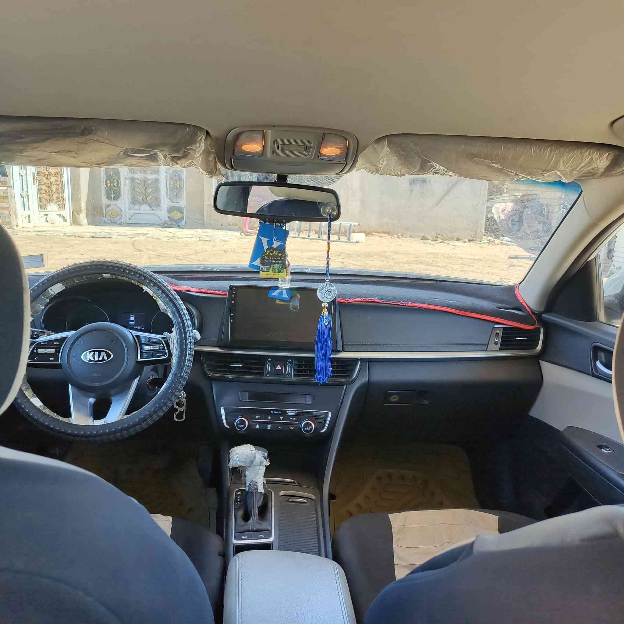 كيا اوبتما للبيع وذا اكو مراوس اب كي فايف خليجي
سياره مكفوله كفاله عامه 
ماشيه 135كيلو متر 
حداديه كير مكينه تخم تاير كله مكفول
نص فول 
شاشه جبيره
مرايت شفط 
شفتات ستيرن 
تثبيت سرعه مانع نزلق 
رقم بغدادمشروع وطني 
حساس وره كدام كامره خلفيه   
195بيه مجال بصيط
***********
