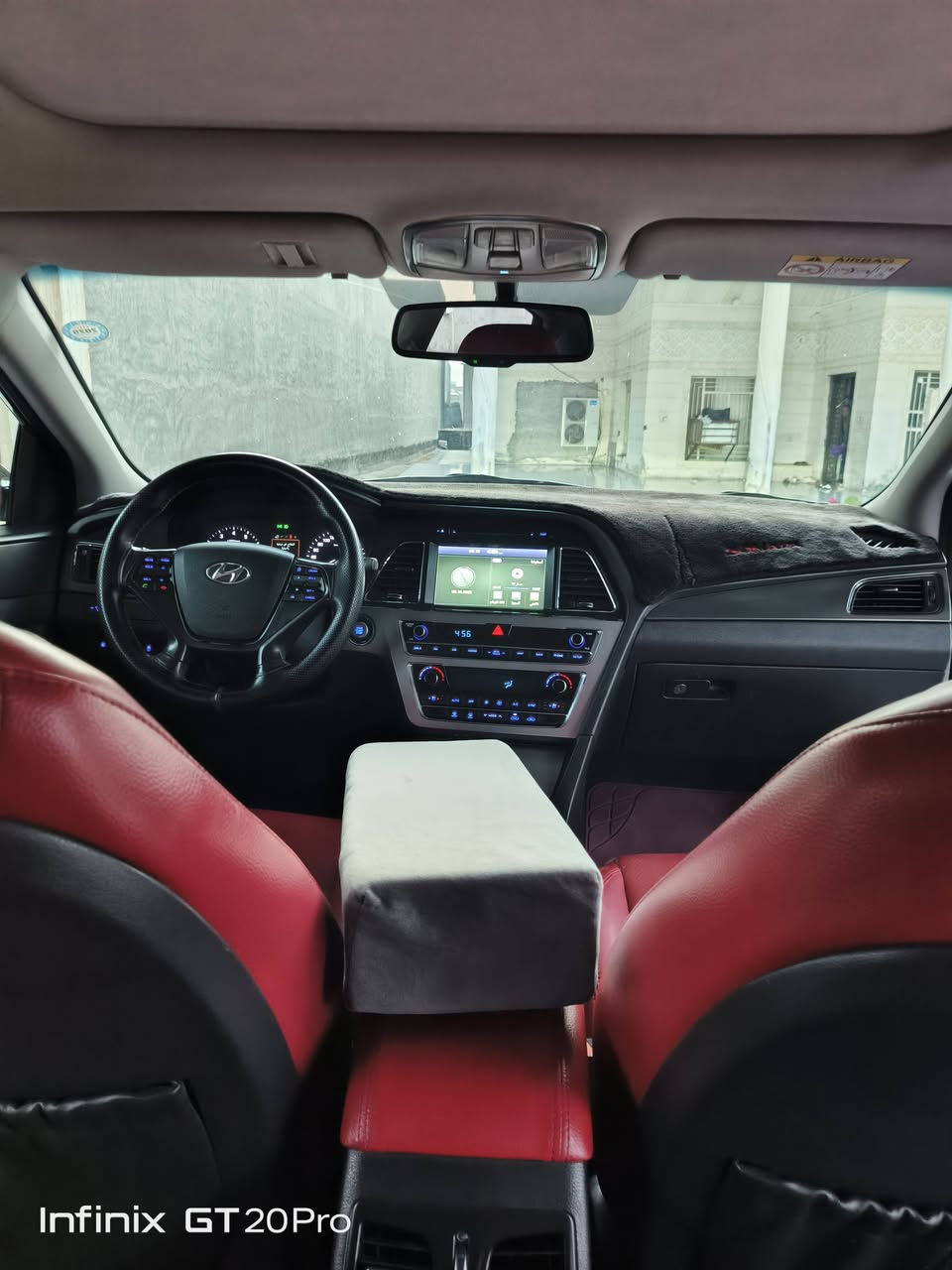 سوناتا 2015 خليجي (vip)
فول مواصفات للاخير  اعلى فئة 1/1
مكفولة كفالة عامة بوضع الشركة. 
مواصفات: 
سقف بانوراما 
بصمه تشغيل وابواب وصندوق 
كاميرة خلفية 
حساس امامي + خلفي
لد امامي+ لد خلفي
رادارات جوانب + خلفي
مري شفط + سايد بريك بصمه 
بنوراما ثلاث طكات
تحكم ستيرن جهتين
كشنات جلد+ كهرباء الاماميه 
تبريد تدفئة كشنات اماميه 
تبريد بيانو + ثلاث انضمه قياده
بردات خلفيه كهرباء
جنطة كهرباء ذكيه 
يدات نيكل+ لد ترحيب 
اشارات بالمري+ اناره ترحيب
اريل نفكيشن + زنون عالي ناصي 
محرك 2400 دوش كفاله 
السنوية إسمي تحويل مباشر 
سيارة جديده وبلعافيه ع الياخذها 

مكان الانبار
صاحب سياره 
***********
ََ
