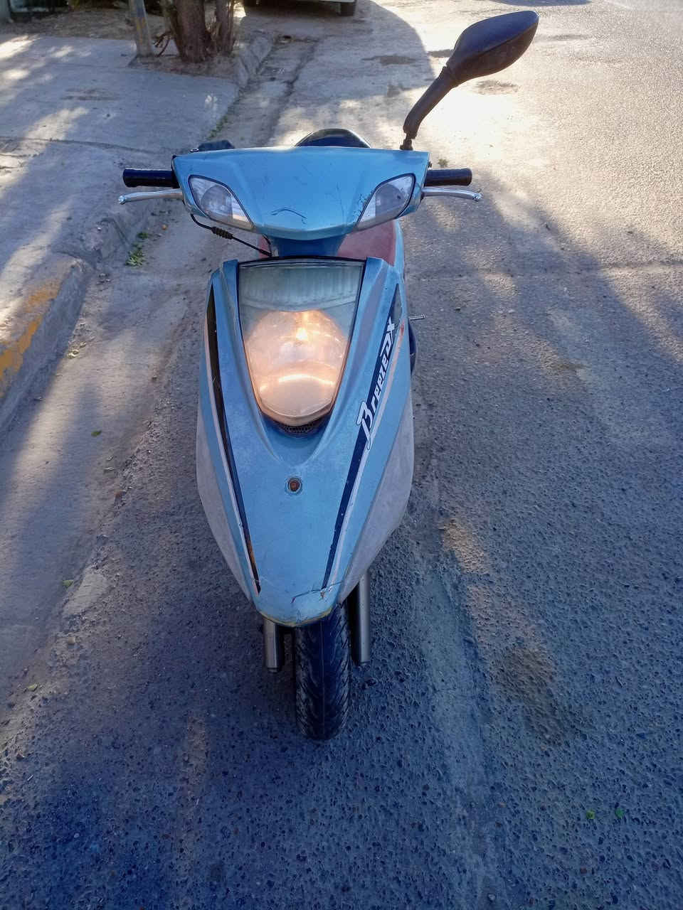 السلام عليكم للبيع عندي دراجه بريز 140 الدراجه مكينه ناعمه لاتبخير ولانضوح كهربائيات  كله شغاله سلف هندر كفرات نضيفه كابريتر بلادي قفل جنطه قفل ستيرين شغال مكاني بغداد العطيفيه السعر 375 قفل هذه رقمي *********** فقط اتصال
