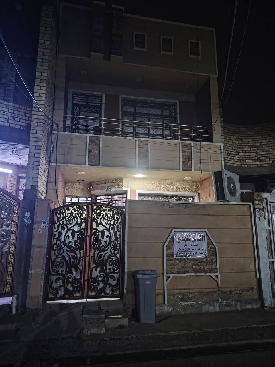 الدار للبيع مساحه 100متر النزال 20/الواجهة 5 ولاثاث هم للبيع العنوان السريدات قرب  ماركت الشام الشارع المقابيل اسواق الشام للستفسار ع رقم او خاص ***********
