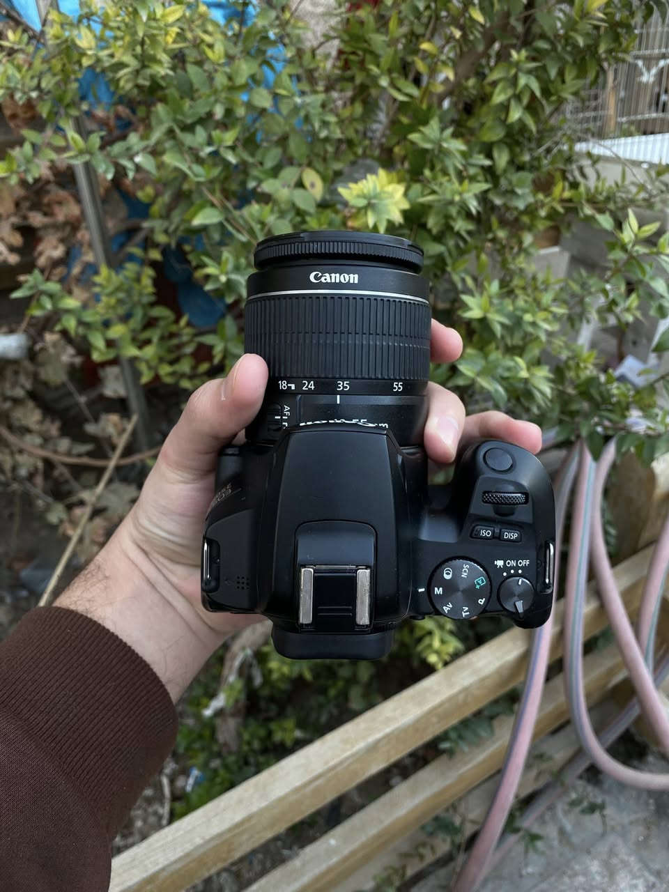 للبيع كامرا كانون 250D شاشة لمس قلاب 4K تصوير +wifi+ بلوتوث نضافه موضحة بصور 
ملحقات 
عدسه 18-55
شاحنه
بطاريه
حزام
جنطه 
السعر 600 الف وبي مجال 
مكان بغداد البنوك 
لايوجد توصيل


**إذا كنت صاحب هذا الإعلان وتريد حذفه لأي سبب، رجاءا أرسل رسالة إلى الدعم الفني**