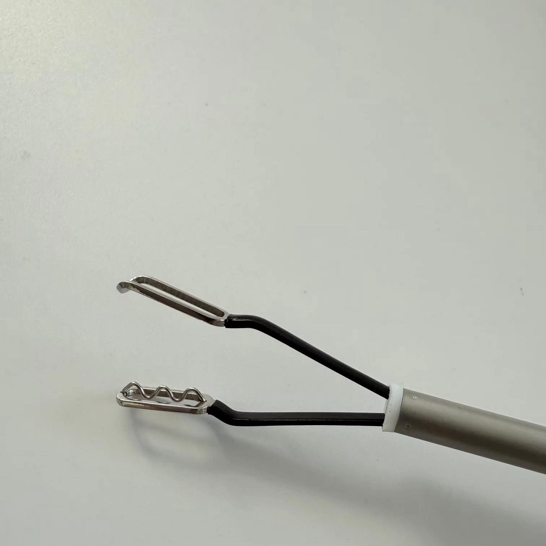 أداة البايبلر الجراحية بالمنظار – كفاءة وأمان في كل عملية
نوفر أداة Bipolar Laparoscopic Instrument عالية الجودة، مصممة لتأمين تحكم دقيق في القطع والتخثير أثناء العمليات الجراحية بالمنظار.
✅ أداء مستقر وتحكم دقيق
✅ مقاومة عالية للحرارة والتآكل
✅ متوفرة بعدة أشكال ومقاسات لتناسب مختلف التخصصات

📦 جاهزون لتجهيز المستشفيات والمراكز الجراحية بكافة أدوات الناظور الحديثة

📞 *********** – الريادة للأجهزة الطبية

⸻

⚡️ Bipolar Laparoscopic Instrument – Efficiency & Safety in Every Procedure
We offer a high-quality Bipolar Endoscopic Instrument designed to provide precise cutting and coagulation control during laparoscopic surgeries.
✅ Stable performance and accurate control
✅ High resistance to heat and corrosion
✅ Available in various types and sizes for different surgical needs

📦 Full supply for hospitals and surgical centers with modern endoscopic tools

📞 +964 787 600 1723 – Airayda for Medical Devices
