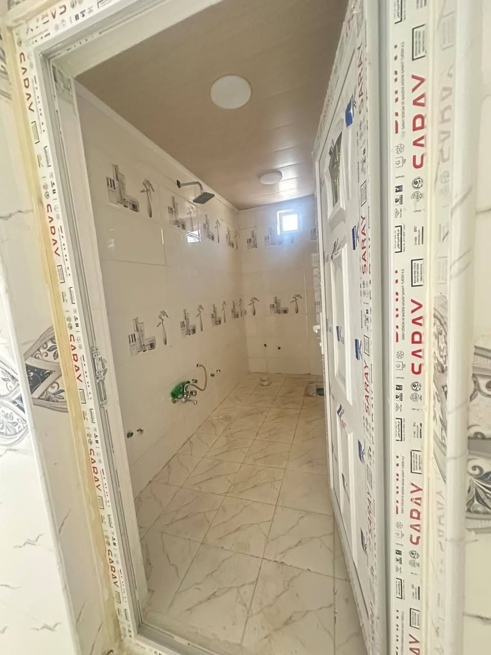 60 متر ركن حي الميلاد يجار ب 250 قريب ع هاي مدرسه خلف المحلات الحمر قرب المدرسه صينيه غرفه وصاله ومطبخ وصحيات شرقي وغربي
*********** ابو مصطفى
