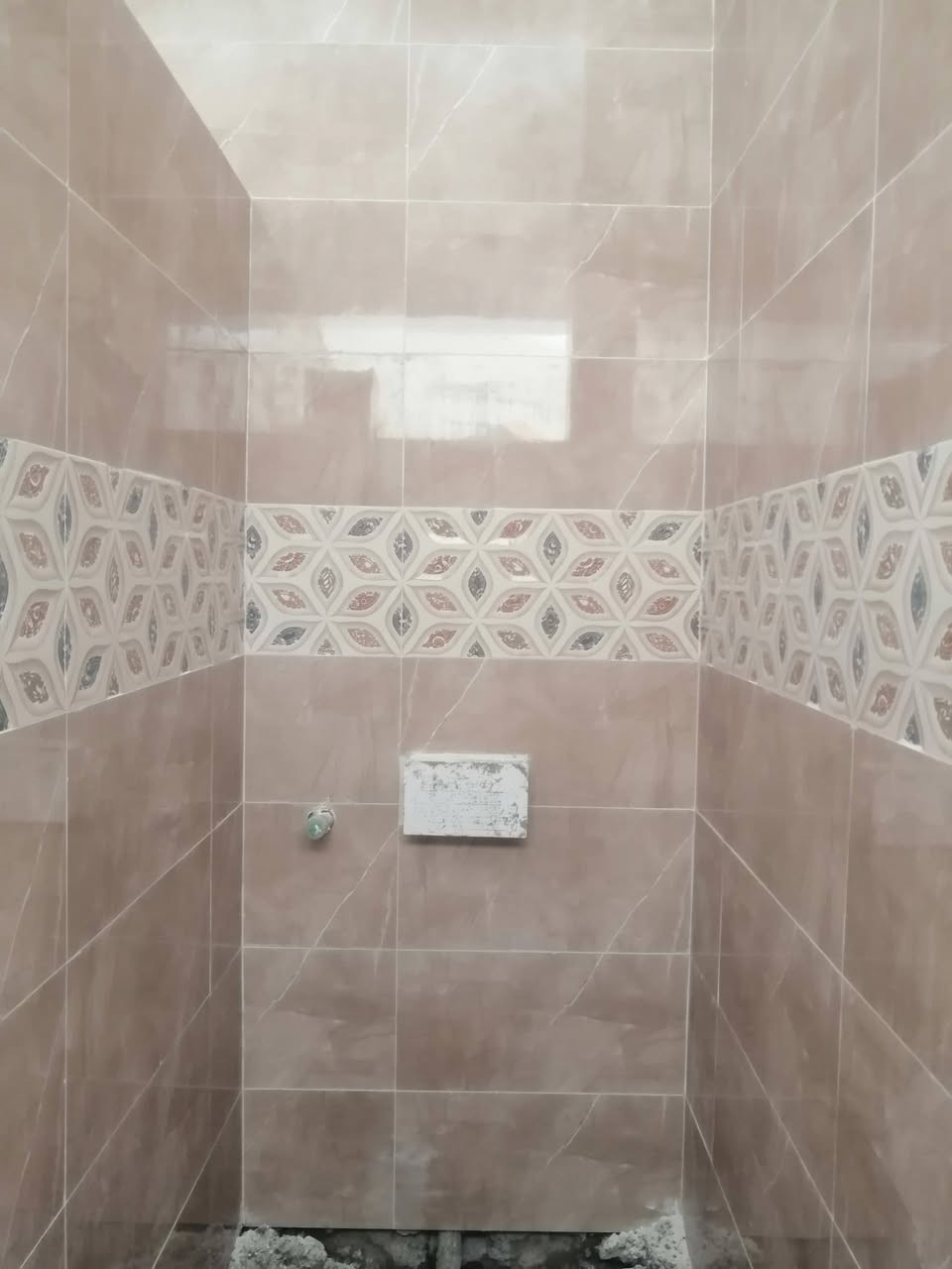 السلام عليكم ورحمة الله صفاف ارضي وجدار وكبنات نشتغل اسعار مناسبه جداََ داخل الموصل فقط/*********** /***********
