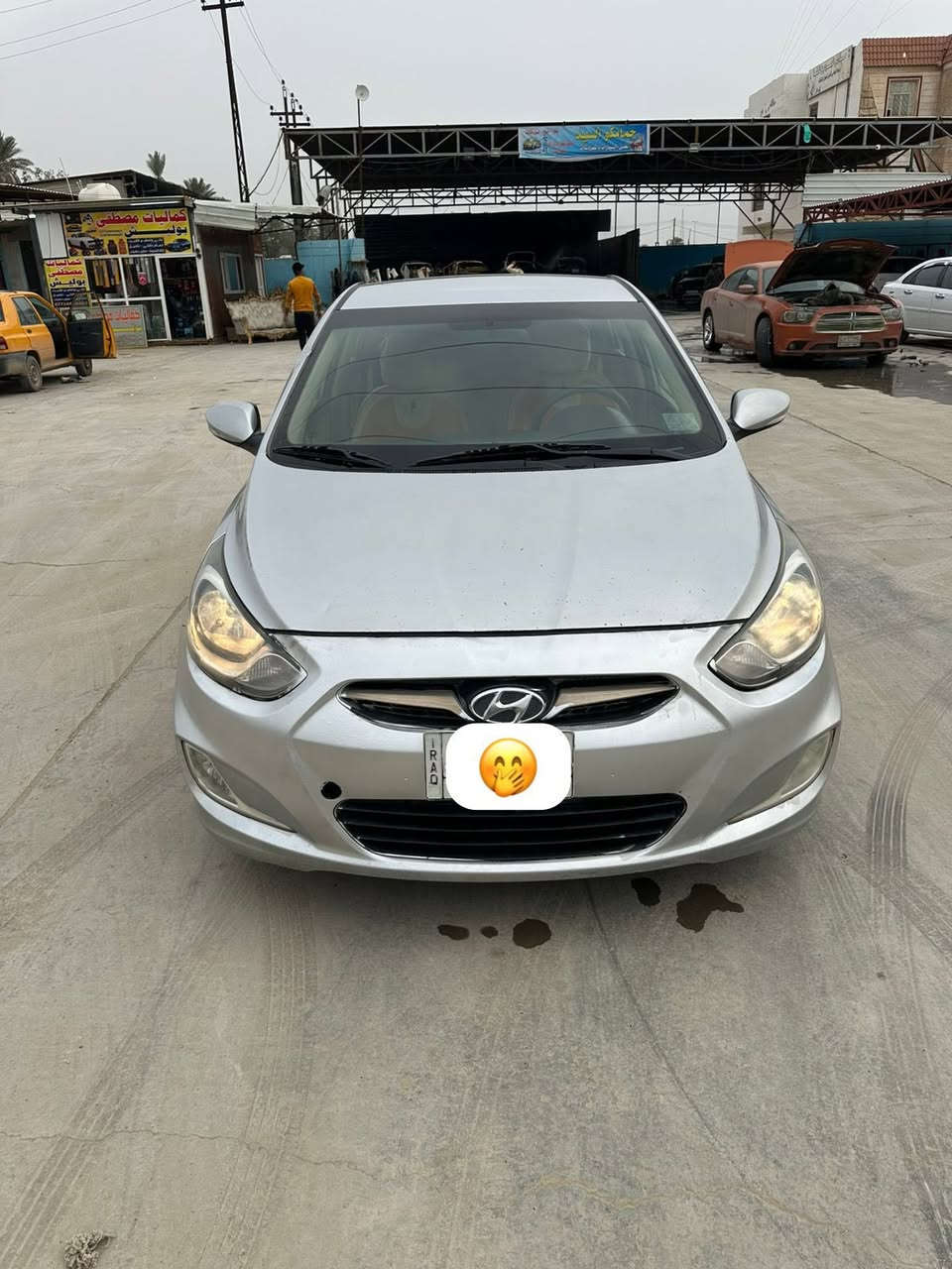 السلام عليكم
اكسنت موديل 2013 خليجي دوش مكينه 1600 قطرتين المرغوبه ، رقم ذي قار بأسمي تحويل مباشر ، 
______ بيها رش ثلاث قطع فقط الي مأشر عليهن  بدون ضربه السياره مكفوله من الضربه ، كير ومكينه كفاله ، حداديه هستونه مبدلها جديده ، تبريد ثلج ❄️، يوجد سونار 
 ______ السياره حيل نضيفه / مكاني ديوانيه مركز 
_______ السعر 83 وبيها مجال 
***********
